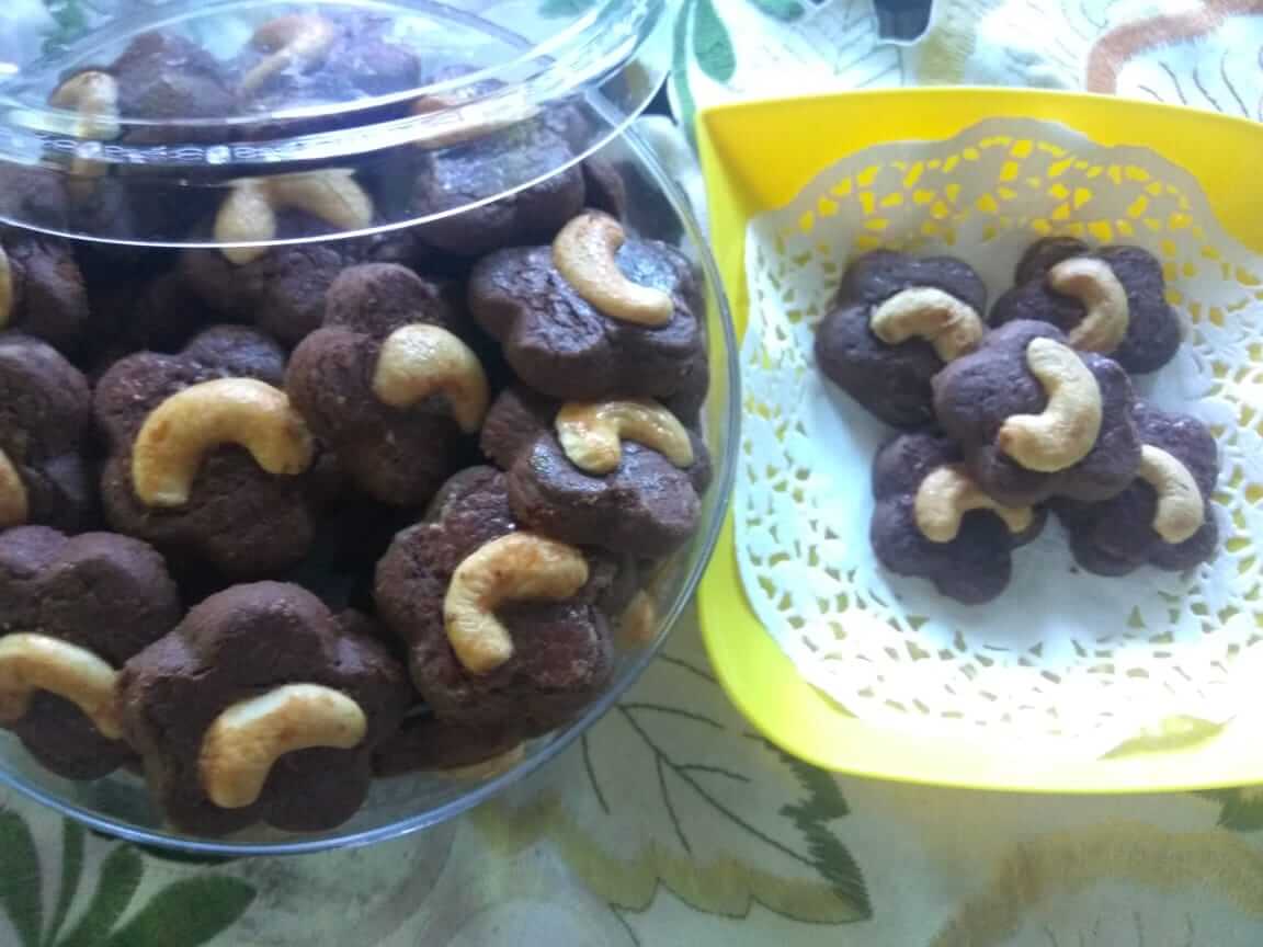 Kue Coklat Kacang Mete