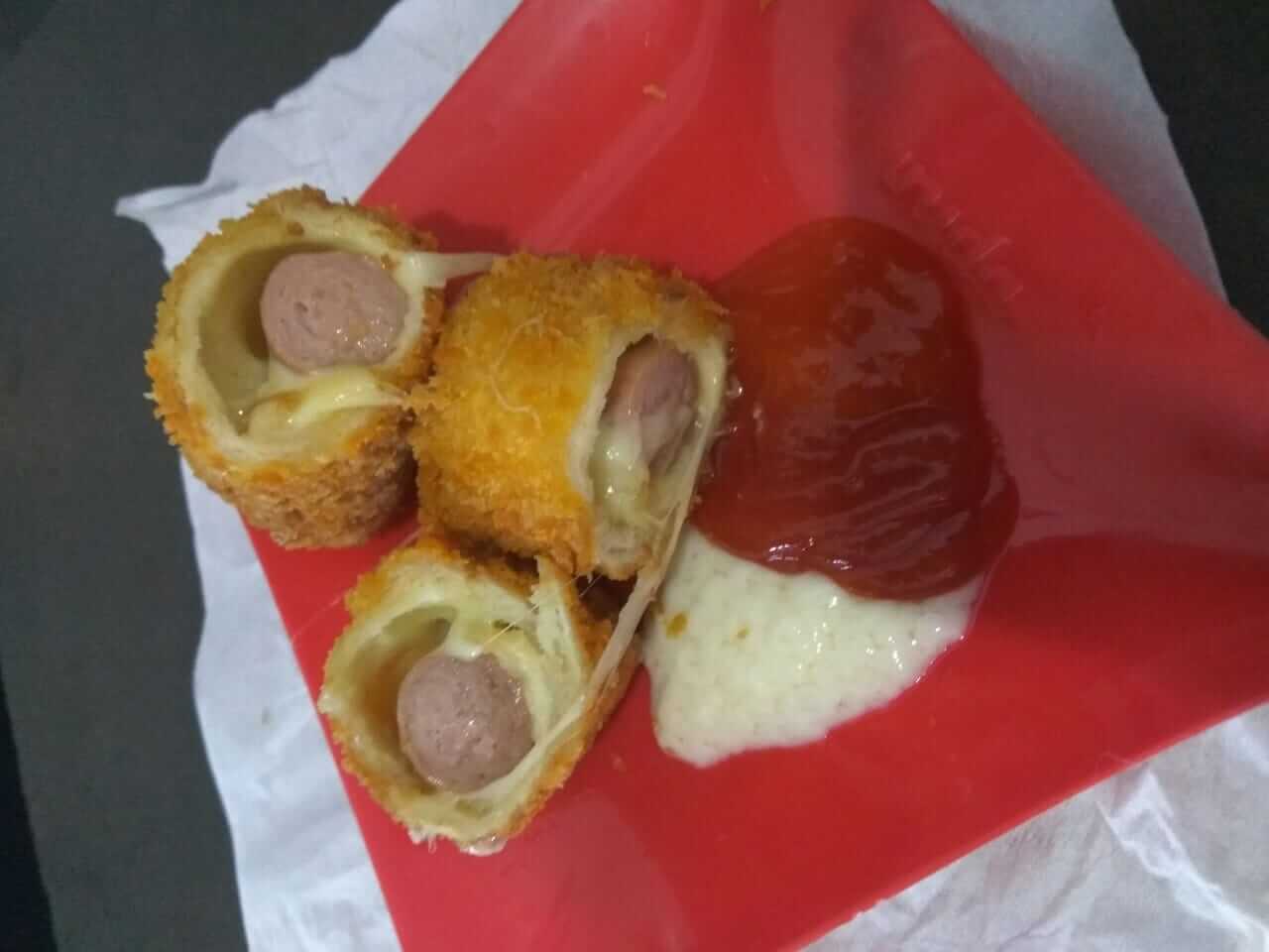 Roti Gulung Sosis Keju Mozarella